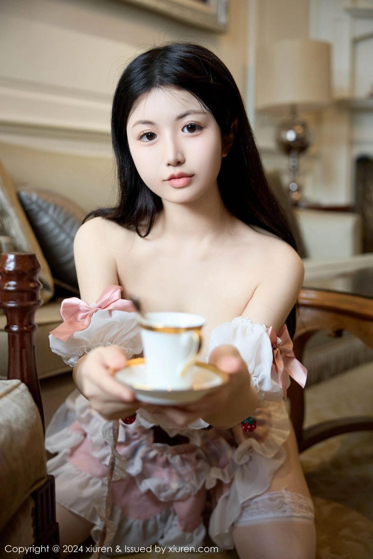 秀人集.com_[XiuRen秀人网]No.9218_模特陈小花性感淡粉色蕾丝边女仆裙配白丝袜秀曼妙身姿诱惑写真74P