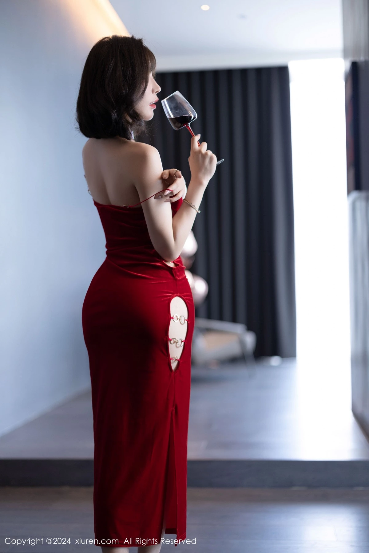 秀人集.com_[XiuRen秀人网]No.9229_女神徐莉芝Booty红色吊带连衣裙露情趣内衣秀曼妙身姿诱惑写真90P