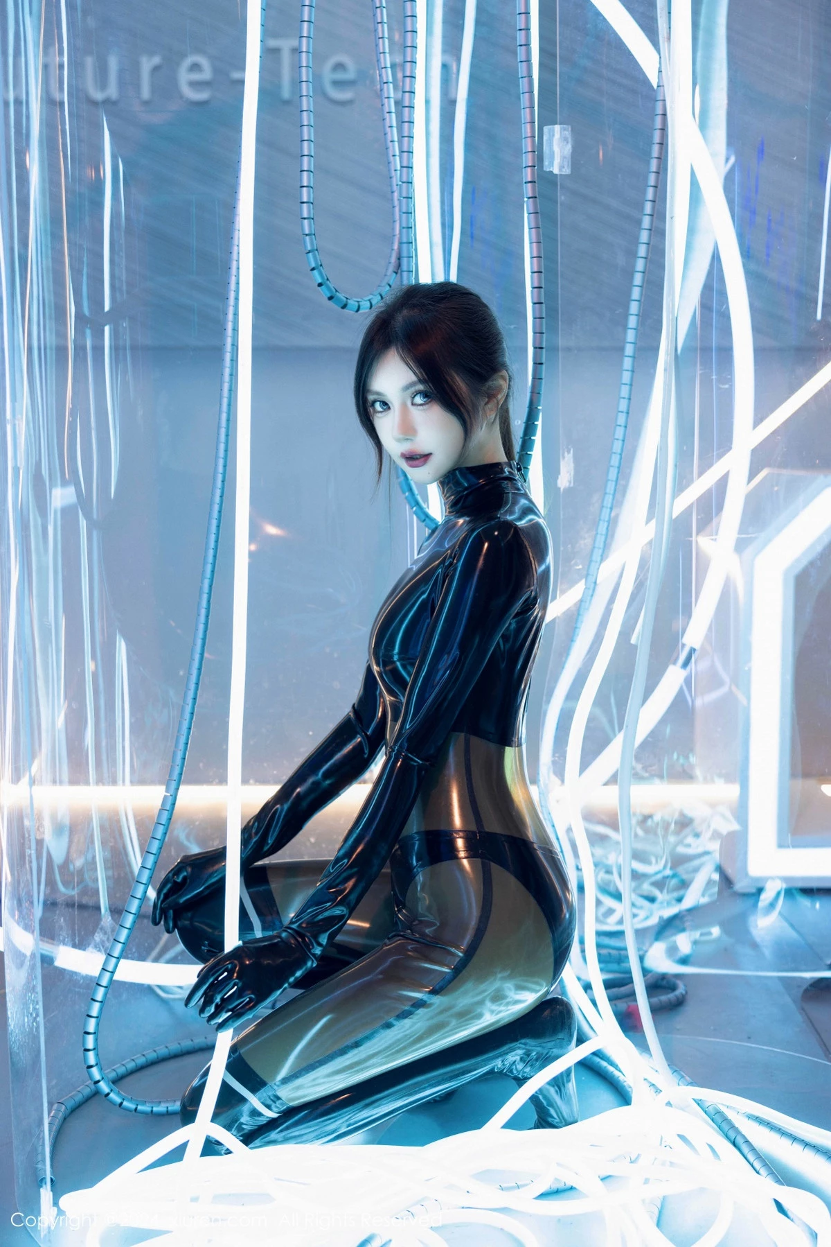 秀人集.com_[XiuRen秀人网]No.9235_女神绮里嘉ula性感黑色轻透套装紧身秀婀娜动人身材诱惑写真96P