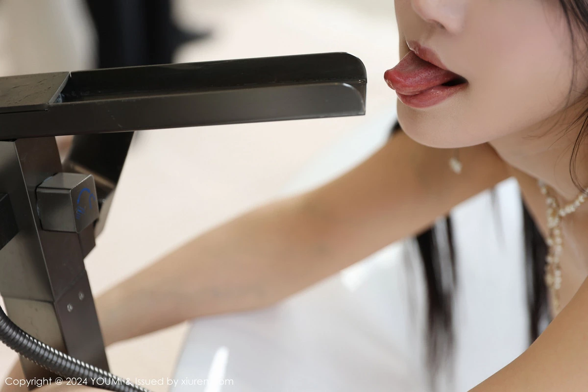 秀人集.com_[YouMi尤蜜荟]Vol.1101_女神朱可儿Flora红色露肩连衣短裙配红丝吊袜秀丰满身材诱惑写真60P