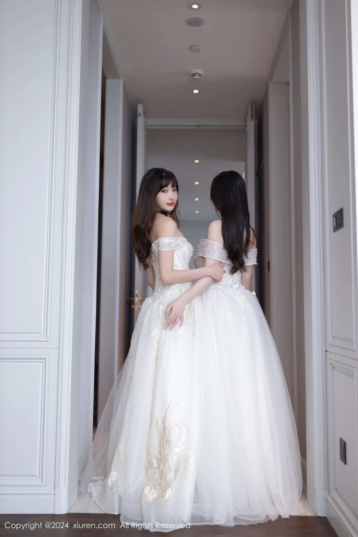 秀人集.com_[XiuRen秀人网]No.9240_模特合集女神小逗逗＆陆萱萱性感白色内衣秀完美身材诱惑写真80P