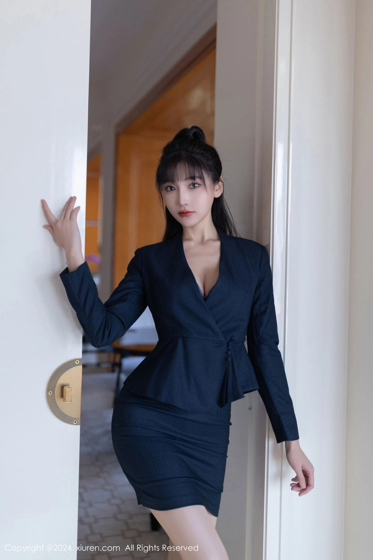 秀人集.com_[XiuRen秀人网]No.9263_模特陆萱萱性感黑色OL服饰露蓝色内衣配超薄肉丝秀美腿诱惑写真80P