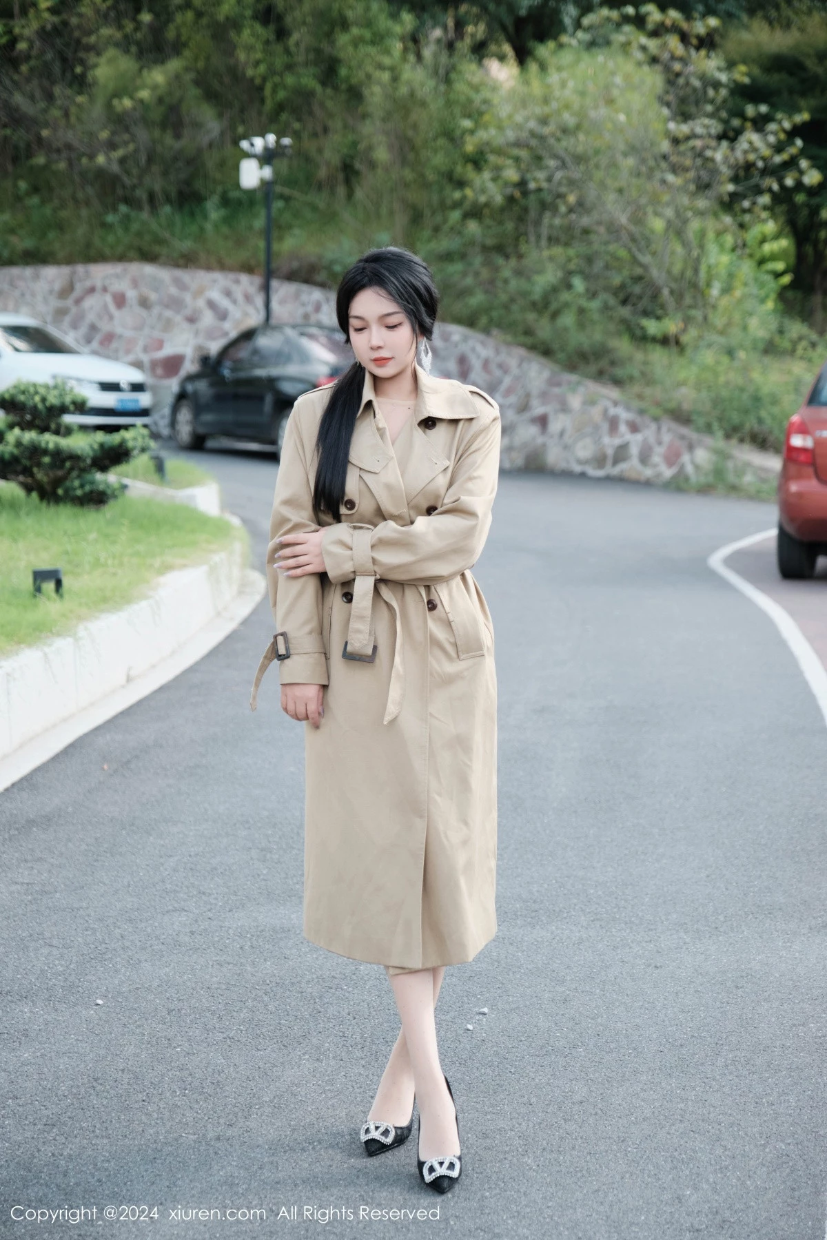 秀人集.com_[XiuRen秀人网]No.9261_模特麦田性感浅色外套露开档连体肉丝秀曼妙身姿完美诱惑写真50P