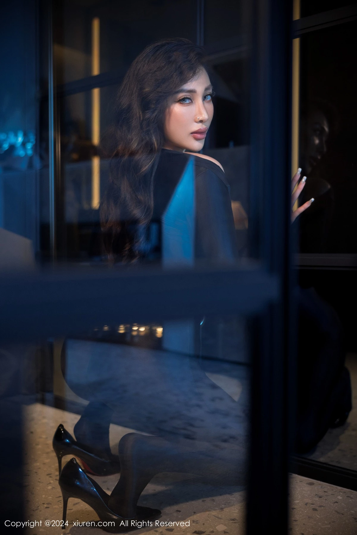 秀人集.com_[XiuRen秀人网]No.9259_新人模特FE-性感黑色连体衣露超薄黑丝秀丰腴身姿撩人诱惑写真59P