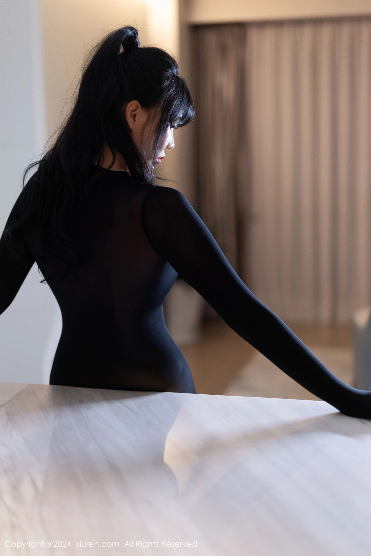 秀人集.com_[XiuRen秀人网]No.9275_模特娜比黑色外套配黑长靴露超薄连体黑丝秀凹凸身材诱惑写真90P