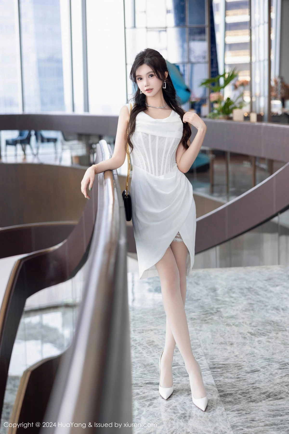 秀人集.com_[HuaYang花漾]Vol.612_女神绮里嘉ula性感白色连衣短裙配白色丝袜秀曼妙身姿诱惑写真86P