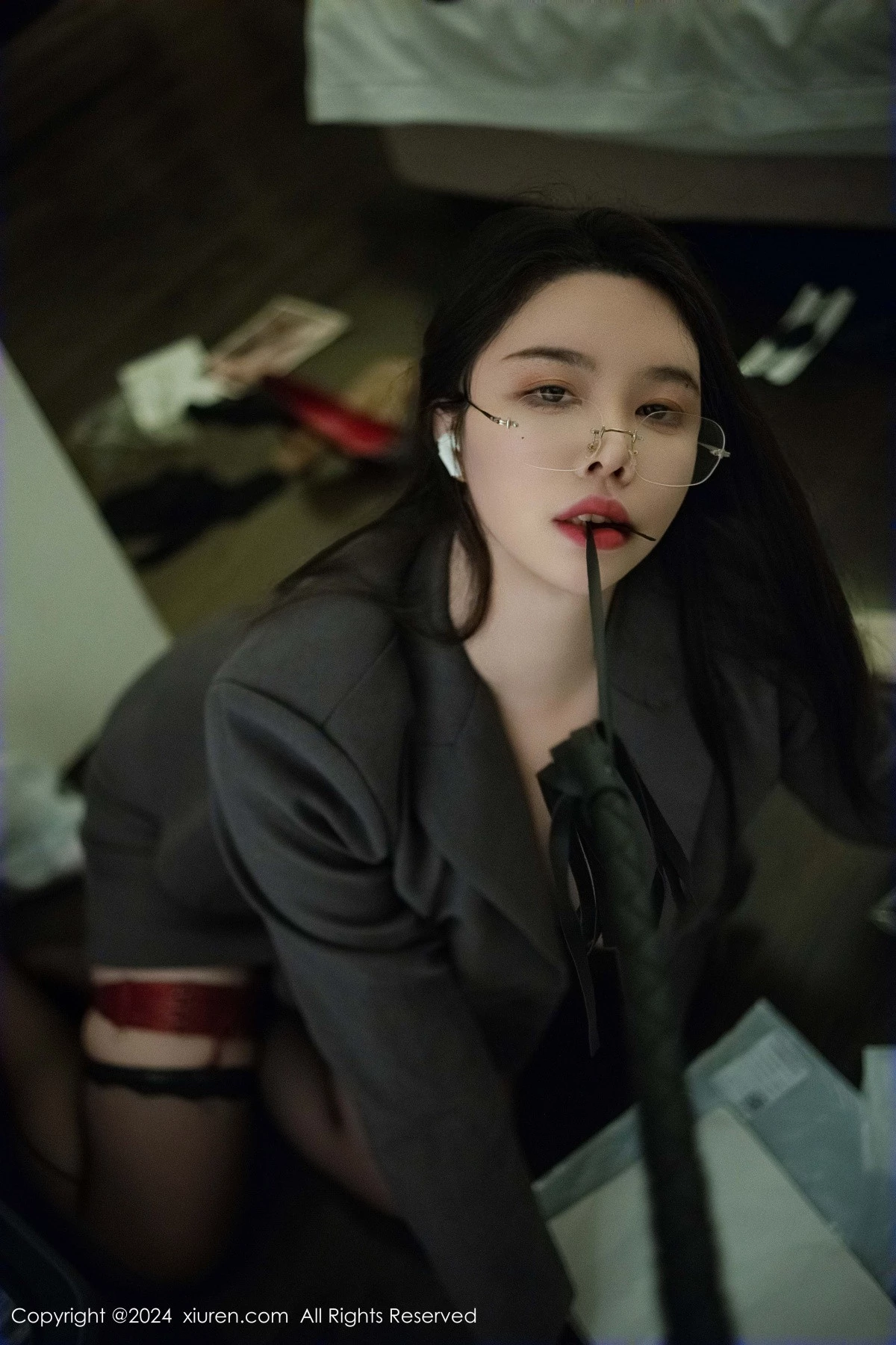 秀人集.com_[XiuRen秀人网]No.9287_模特樱桃小犊子性感灰色西服配黑丝吊袜秀丰腴身材撩人诱惑写真47P