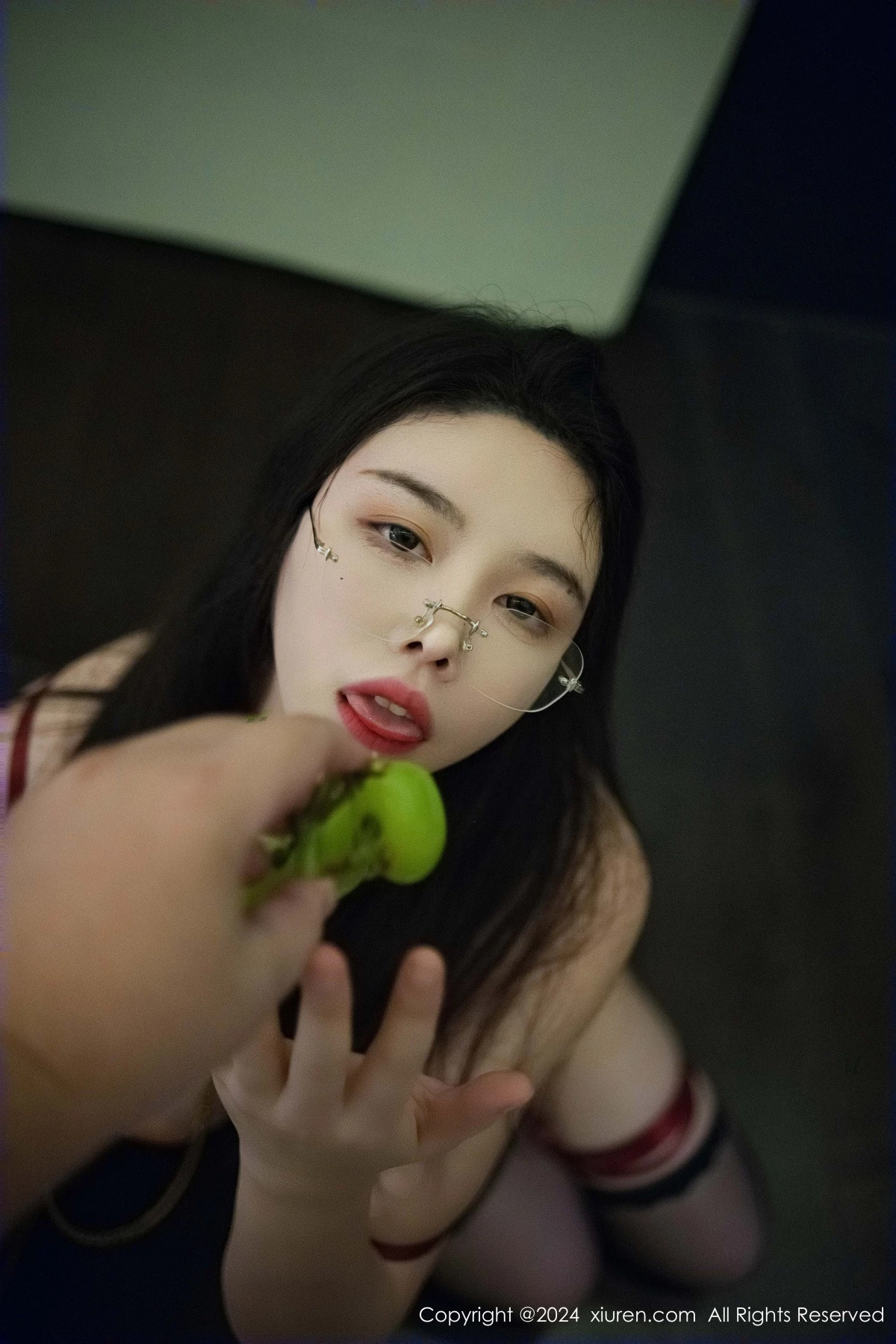 秀人集.com_[XiuRen秀人网]No.9287_模特樱桃小犊子性感灰色西服配黑丝吊袜秀丰腴身材撩人诱惑写真47P