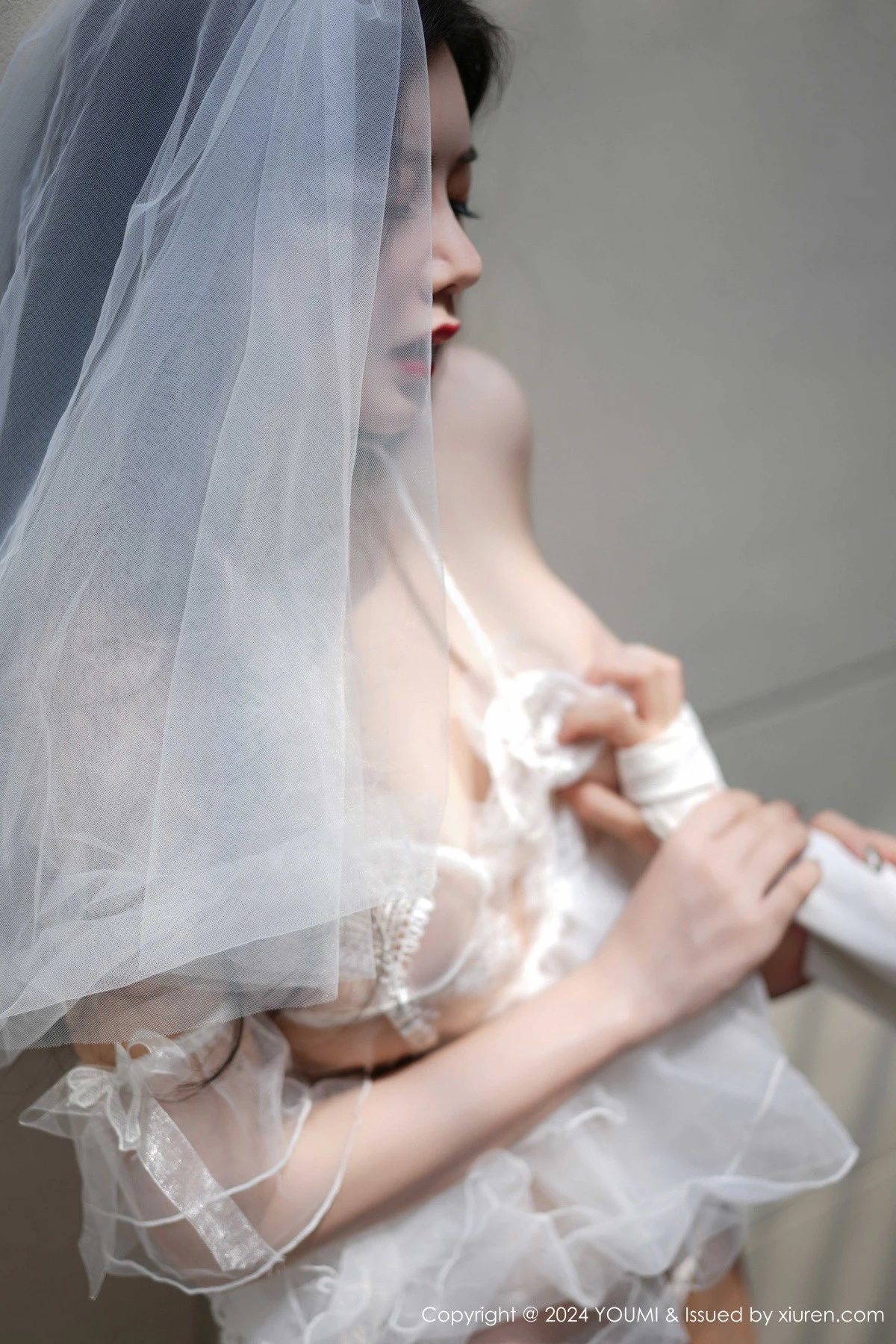 秀人集.com_[YouMi尤蜜荟]Vol.1104_模特心妍小公主性感白色情趣婚纱配白丝网袜秀凹凸身材诱惑写真64P