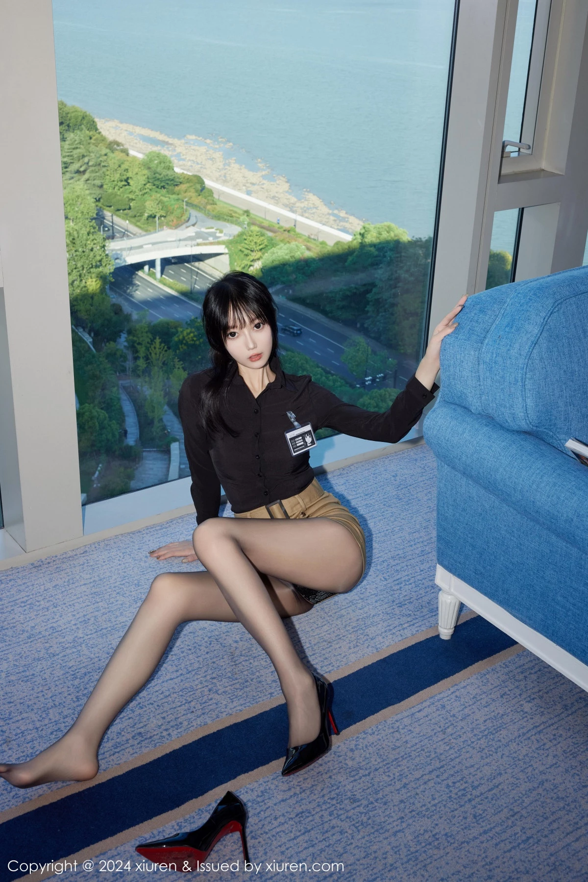 秀人集.com_[XiuRen秀人网]No.9309_模特玥儿玥er性感黑色情趣服饰配开档黑丝秀曼妙身姿诱惑写真72P