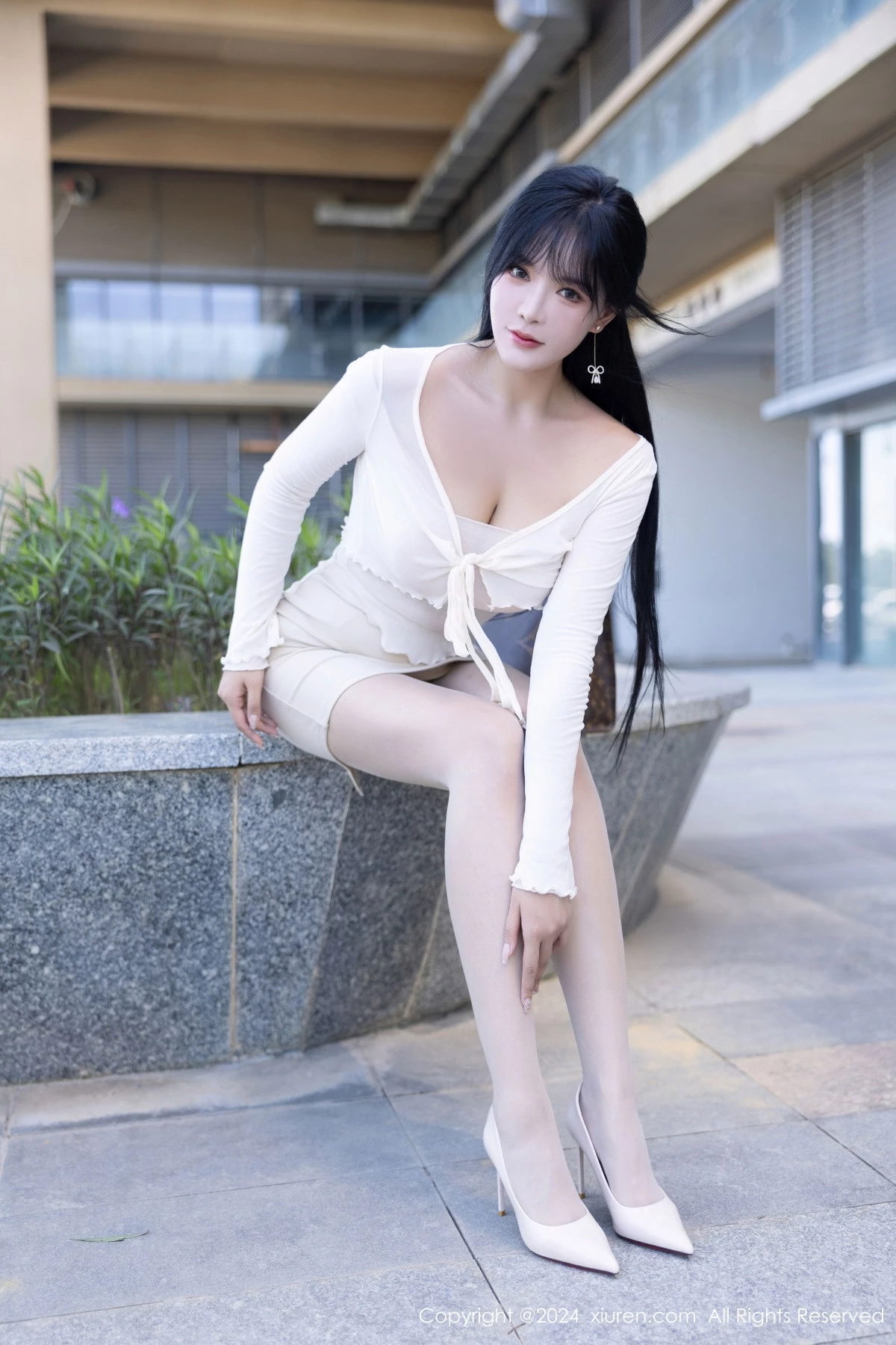 秀人集.com_[XiuRen秀人网]No.9320_模特娜比性感白色连衣短裙配超薄白丝秀凹凸身材完美诱惑写真82P