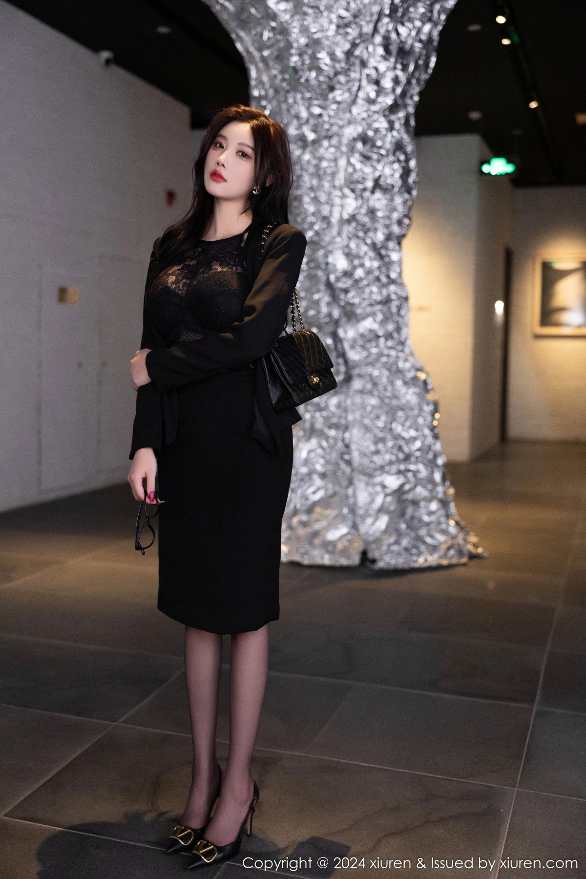 秀人集.com_[XiuRen秀人网]No.9190_女神杨晨晨Yome性感黑色OL露蕾丝内衣配超薄黑丝极致魅惑写真80P