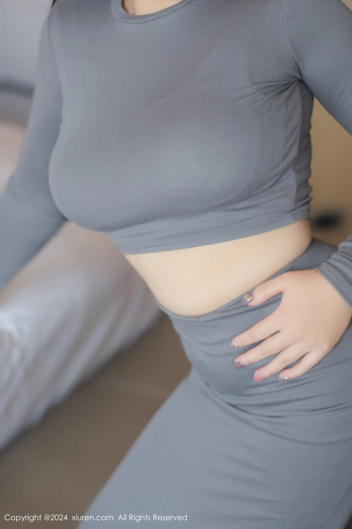 秀人集.com_[XiuRen秀人网]No.9325_模特白洁Bessie性感灰色紧身服饰配黑丝袜秀丰满身材诱惑写真80P