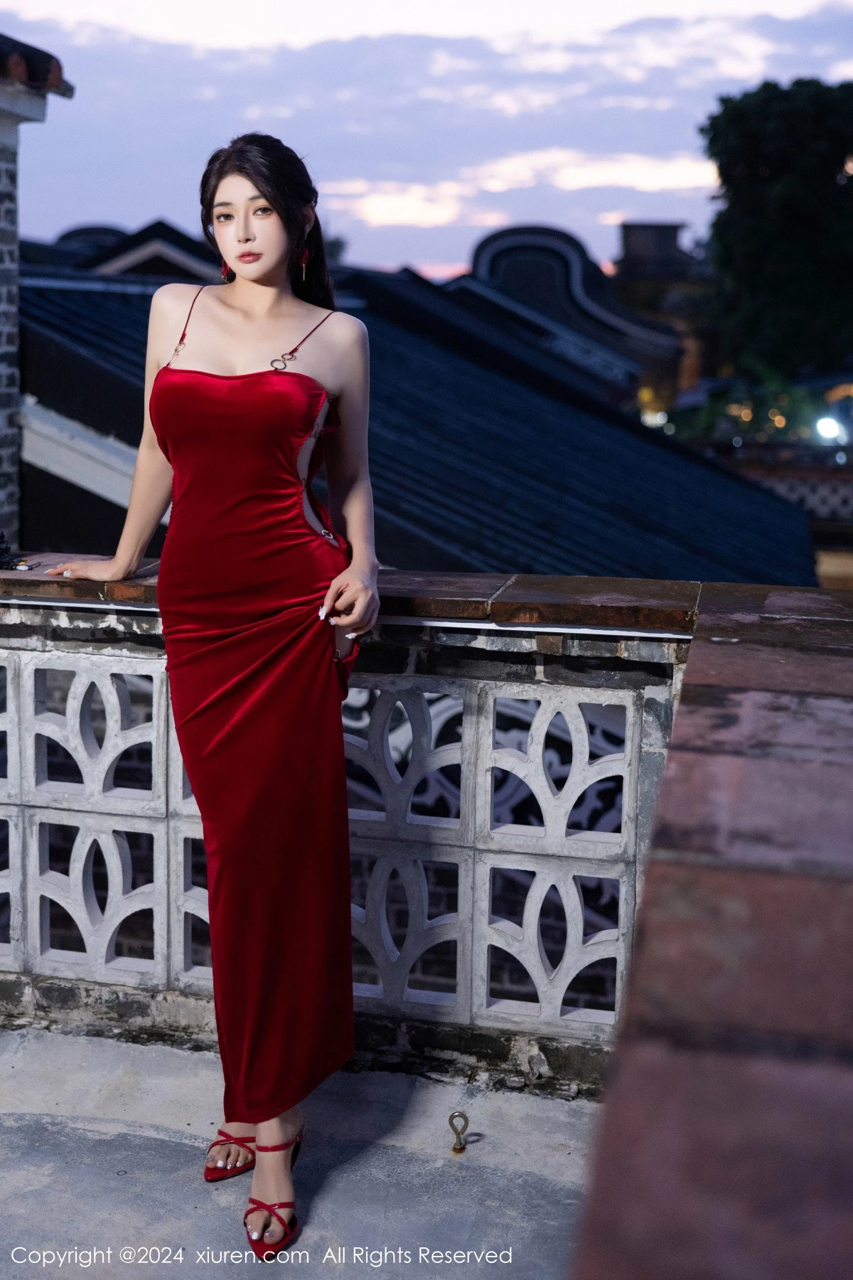 秀人集.com_[XiuRen秀人网]No.9327_模特凯竹Quinn红色露肩礼裙+红色情趣蕾丝秀曼妙身姿诱惑写真87P