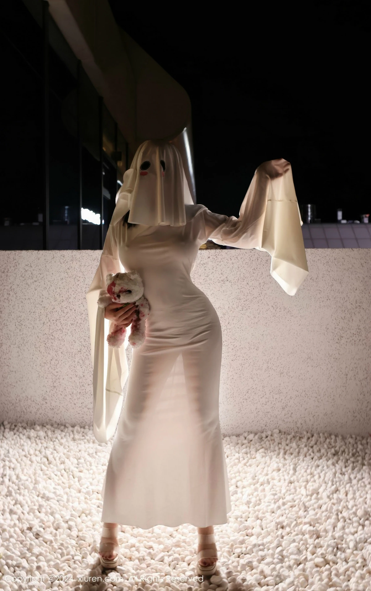 秀人集.com_[XiuRen秀人网]No.9376_模特小薯条nienie白色连衣裙+红色情趣服饰秀曼妙身姿诱惑写真81P