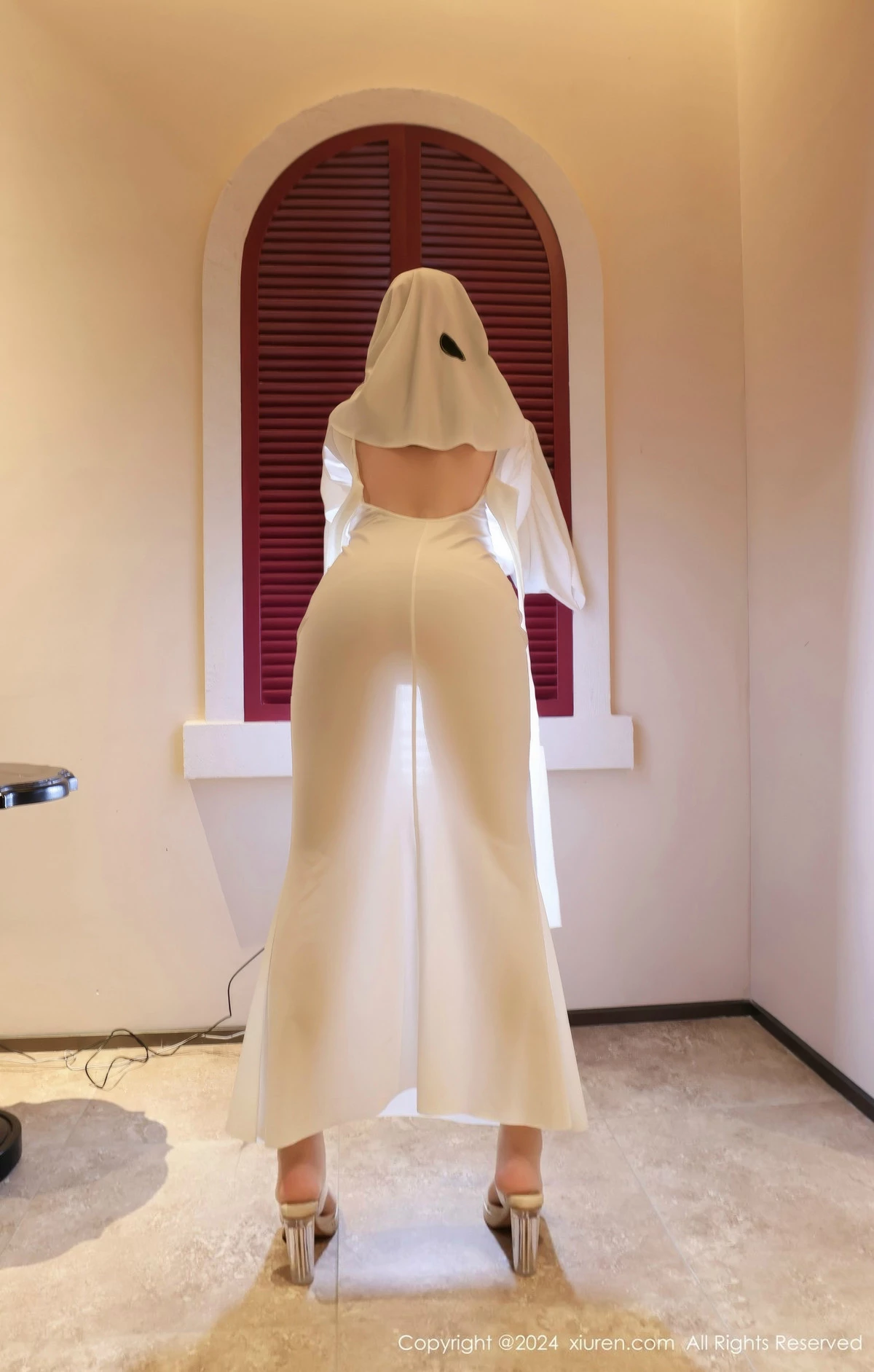 秀人集.com_[XiuRen秀人网]No.9376_模特小薯条nienie白色连衣裙+红色情趣服饰秀曼妙身姿诱惑写真81P