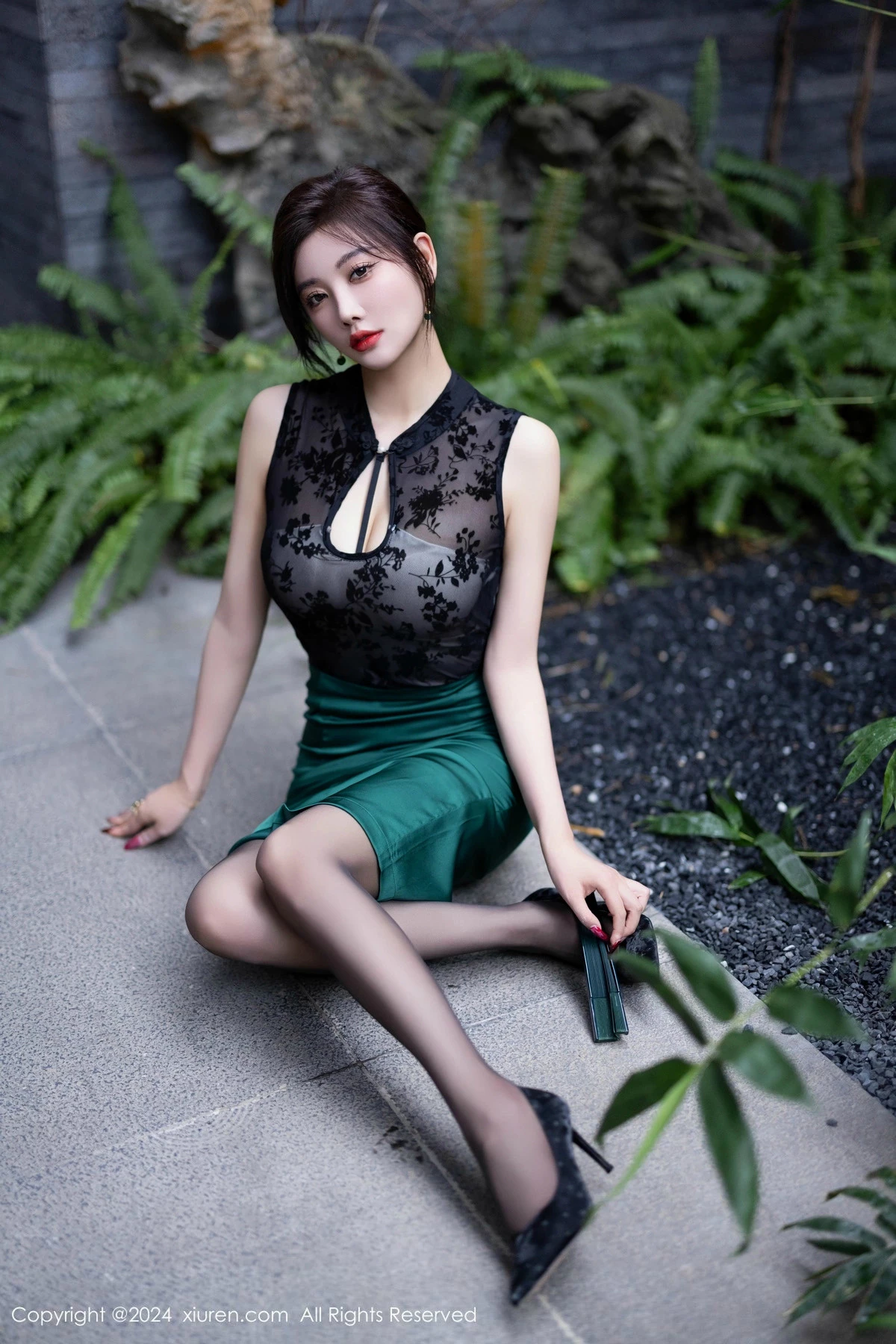 秀人集.com_[XiuRen秀人网]No.9384_女神杨晨晨Yome性感黑色蕾丝内衣配黑丝袜秀丰腴身材完美写真80P