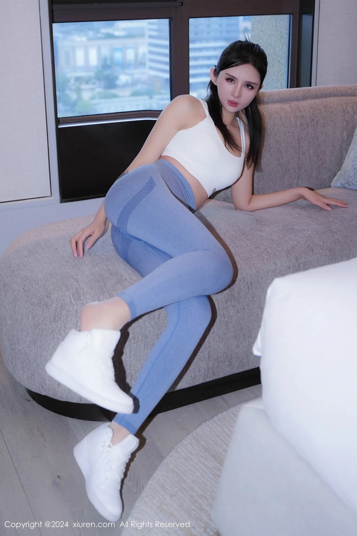 秀人集.com_[XiuRen秀人网]No.9407_模特Emily尹菲性感蓝白瑜伽服露肉丝裤袜秀曼妙身姿诱惑写真57P