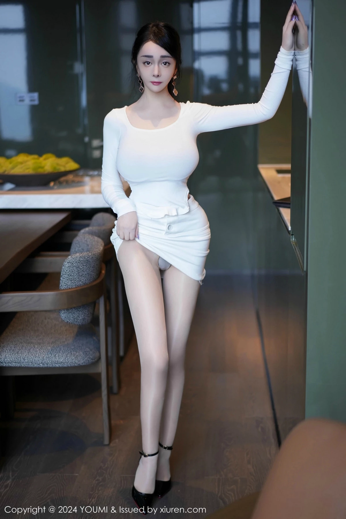 秀人集.com_[YouMi尤蜜荟]Vol.1107_模特允爾性感白色服饰露肉色内衣配开档肉丝秀丰满身材诱惑写真68P