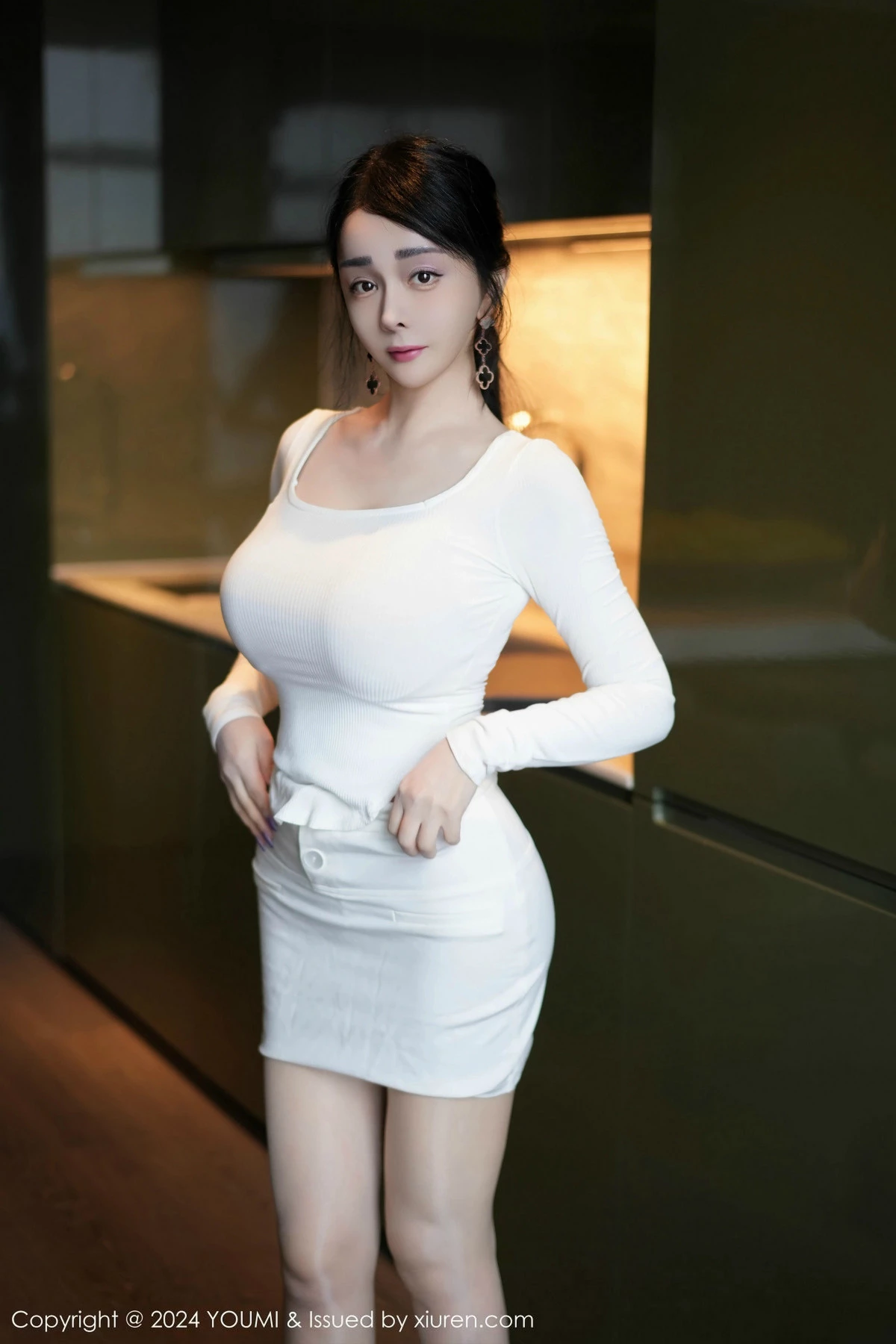 秀人集.com_[YouMi尤蜜荟]Vol.1107_模特允爾性感白色服饰露肉色内衣配开档肉丝秀丰满身材诱惑写真68P