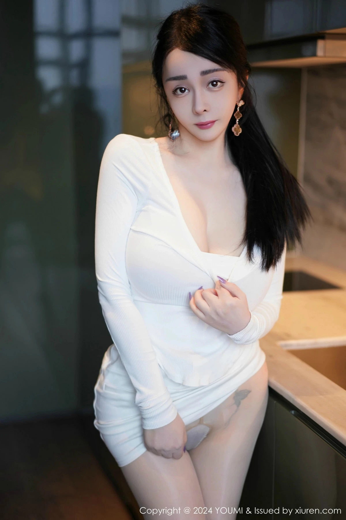 秀人集.com_[YouMi尤蜜荟]Vol.1107_模特允爾性感白色服饰露肉色内衣配开档肉丝秀丰满身材诱惑写真68P