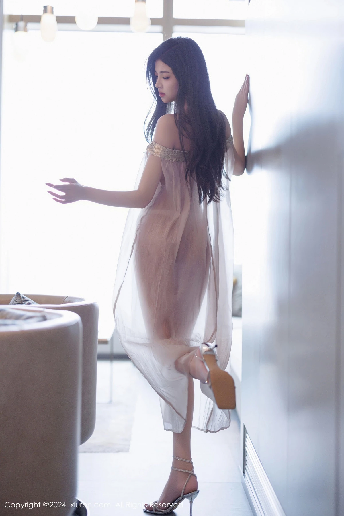 秀人集.com_[XiuRen秀人网]No.9426_模特初梦瑶私房性感浅色薄透连衣裙配凉高跟秀翘臀美腿诱惑写真102P