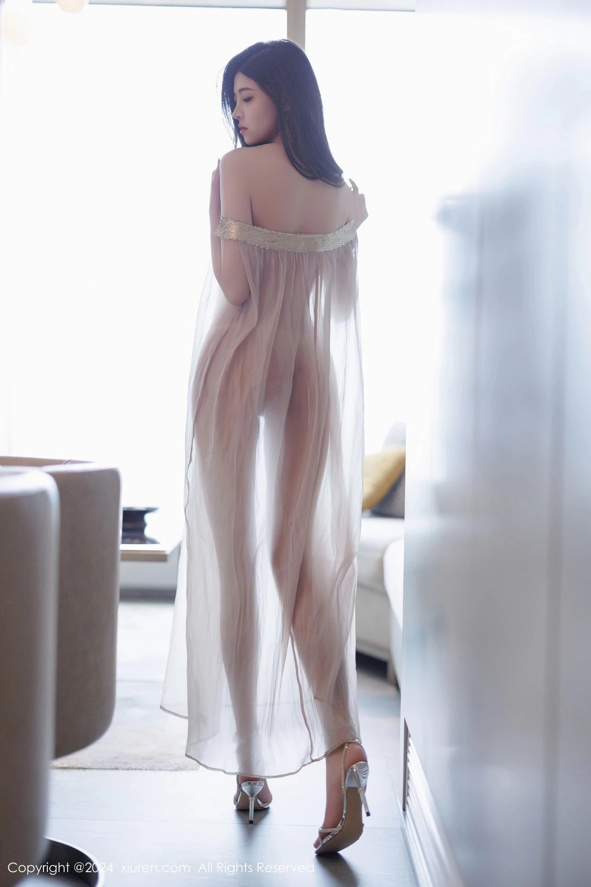 秀人集.com_[XiuRen秀人网]No.9426_模特初梦瑶私房性感浅色薄透连衣裙配凉高跟秀翘臀美腿诱惑写真102P