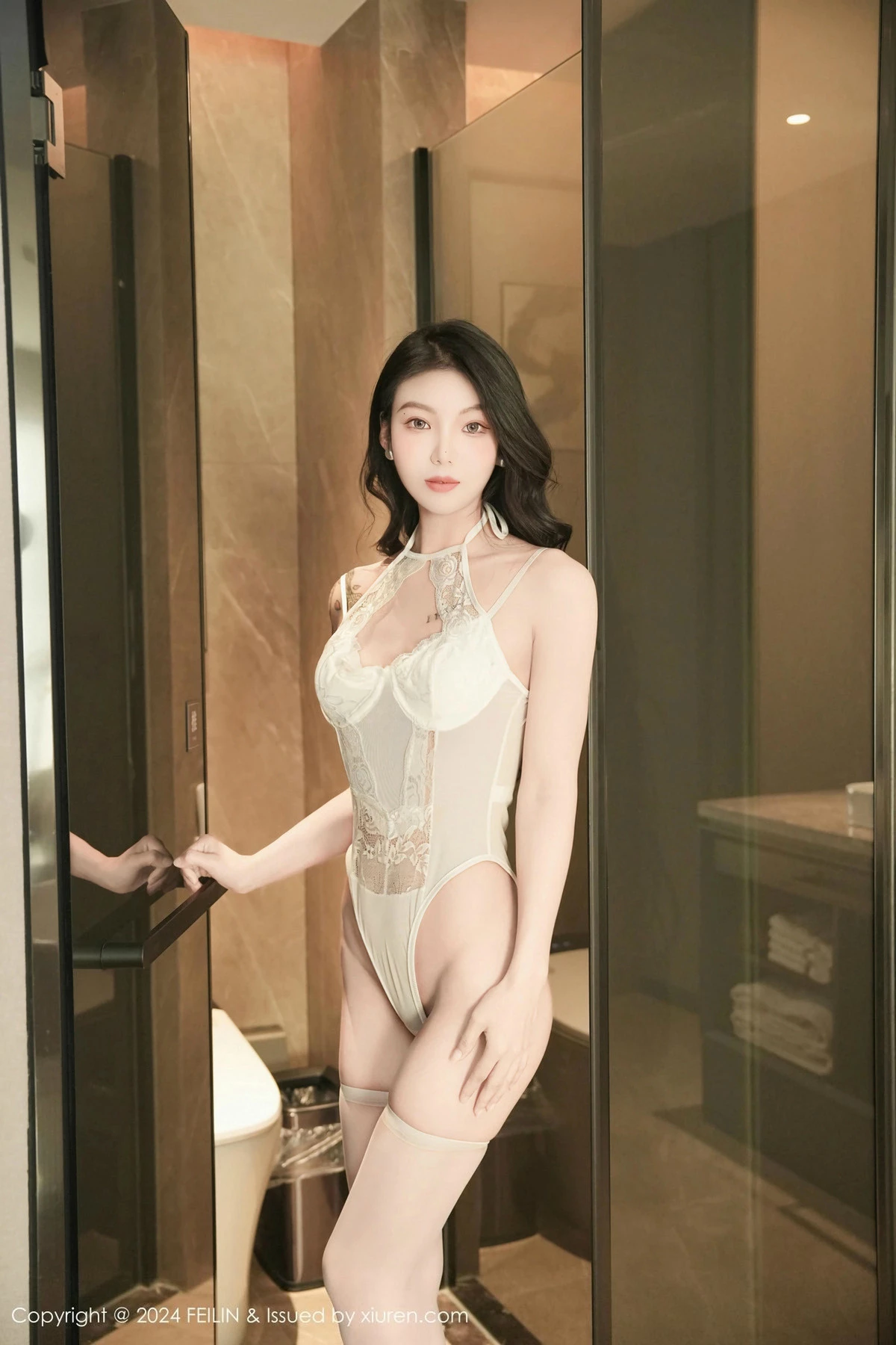 秀人集.com_[FeiLin嗲囡囡]VOL.484_新人模特希恬儿性感白色情趣服饰配白丝袜秀曼妙身姿诱惑写真75P