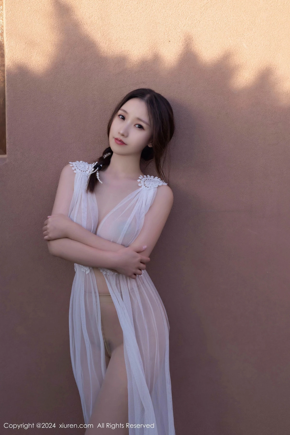 秀人集.com_[XiuRen秀人网]No.9442_模特杏子Yada性感白色薄纱轻透服饰配肉丝袜秀曼妙身姿诱惑写真82P