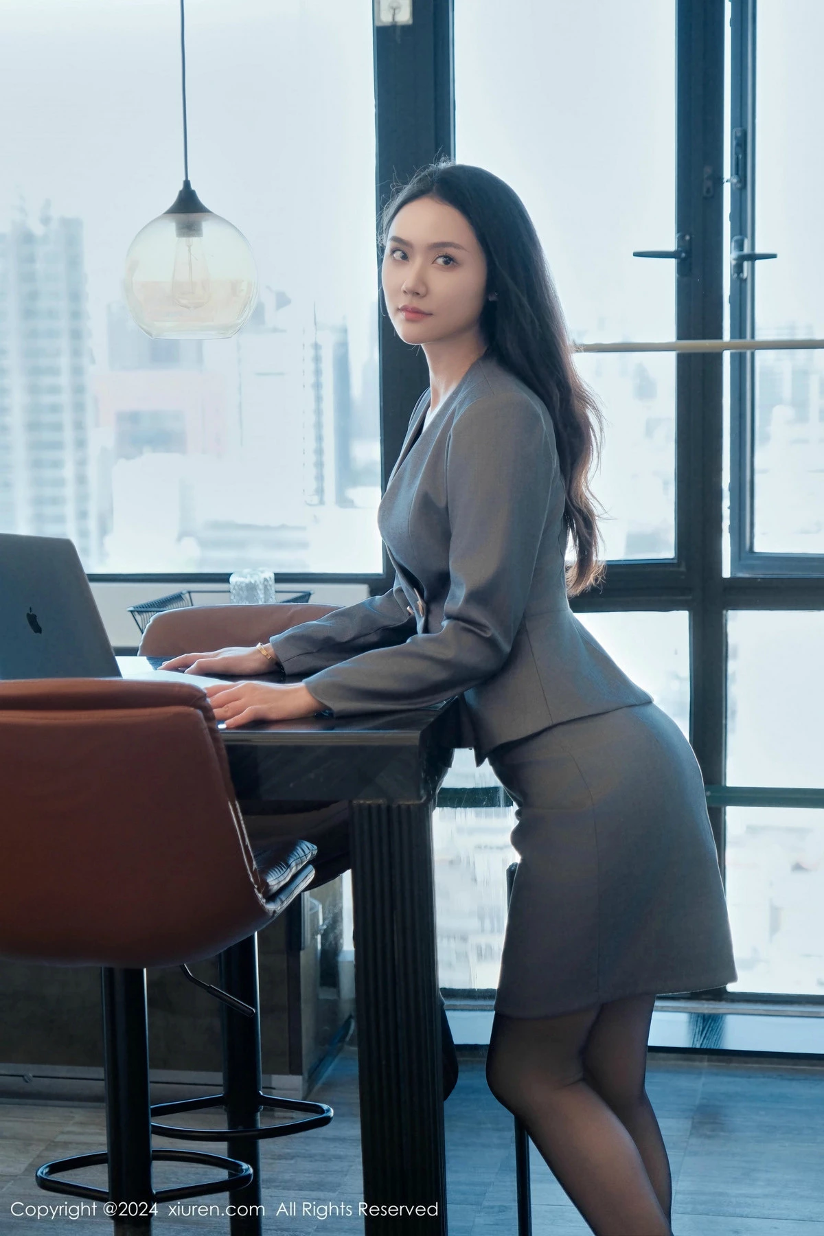 秀人集.com_[XiuRen秀人网]No.9444_模特方子萱灰色OL服饰露白色内衣配黑丝袜秀凹凸身材诱惑写真80P