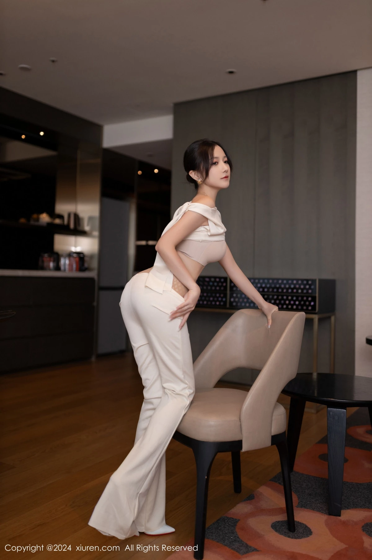 秀人集.com_[XiuRen秀人网]No.9457_模特鱼子酱Fish职场主题浅色服饰配超薄肉丝秀曼妙身姿诱惑写真80P