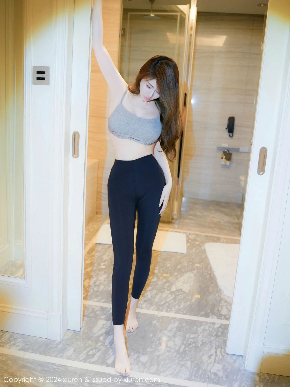 秀人集.com_[XiuRen秀人网]No.9452_模特甜妮性感短款浅灰色健身服紧身秀丰腴身材撩人诱惑写真71P