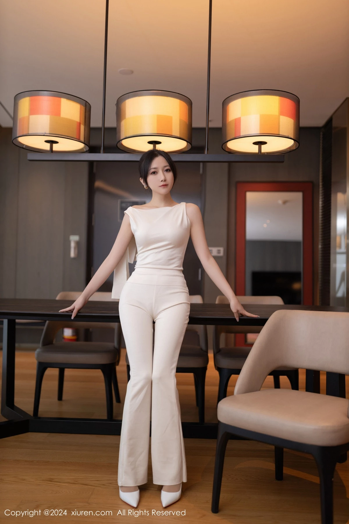 秀人集.com_[XiuRen秀人网]No.9457_模特鱼子酱Fish职场主题浅色服饰配超薄肉丝秀曼妙身姿诱惑写真80P