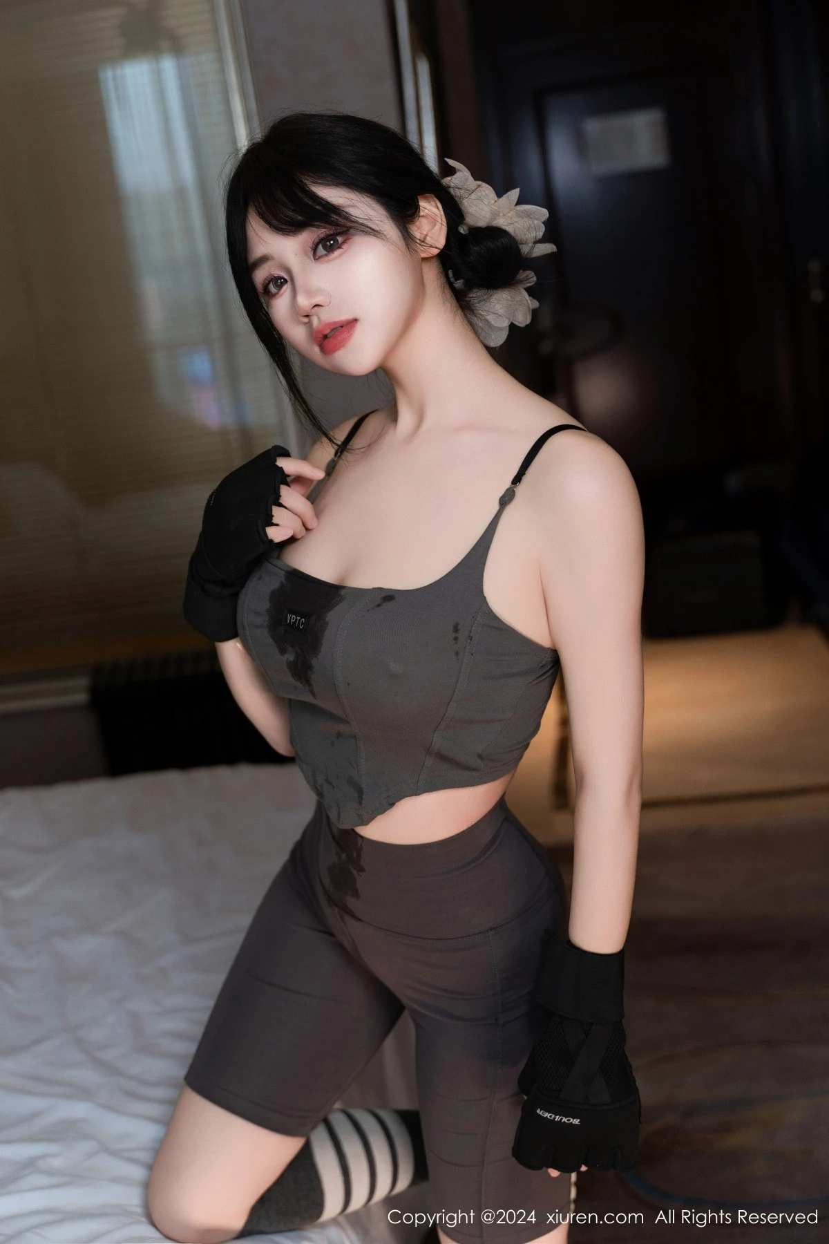 秀人集.com_[XiuRen秀人网]No.9331_模特汐汐爱吃草莓性感黑色皮质情趣服饰配黑丝裤袜秀美腿诱惑写真89P