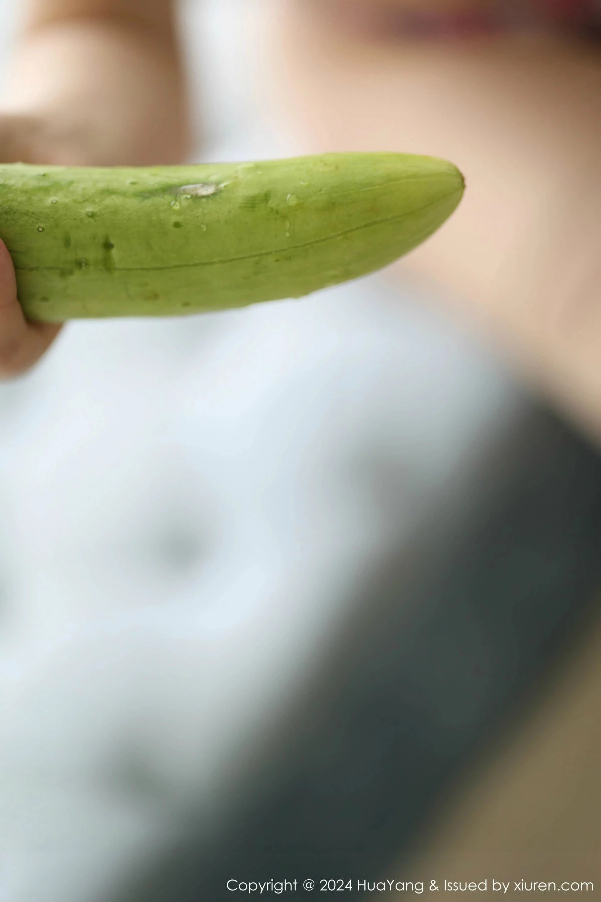 秀人集.com_[YouMi尤蜜荟]Vol.1105_模特小海臀Rena性感缕空吊带长裙配肉丝袜秀丰满身材诱惑写真50P