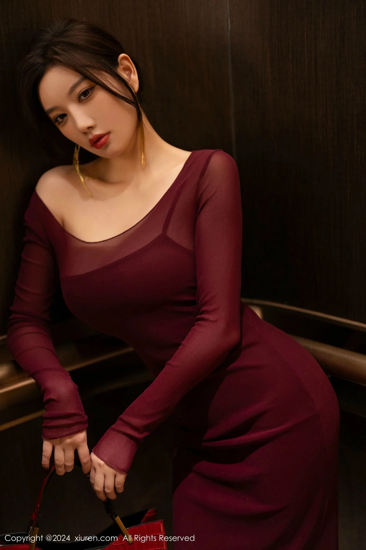 秀人集.com_[XiuRen秀人网]No.9348_女神杨晨晨Yome性感红色连衣裙配超薄肉丝秀丰腴身材诱惑写真82P