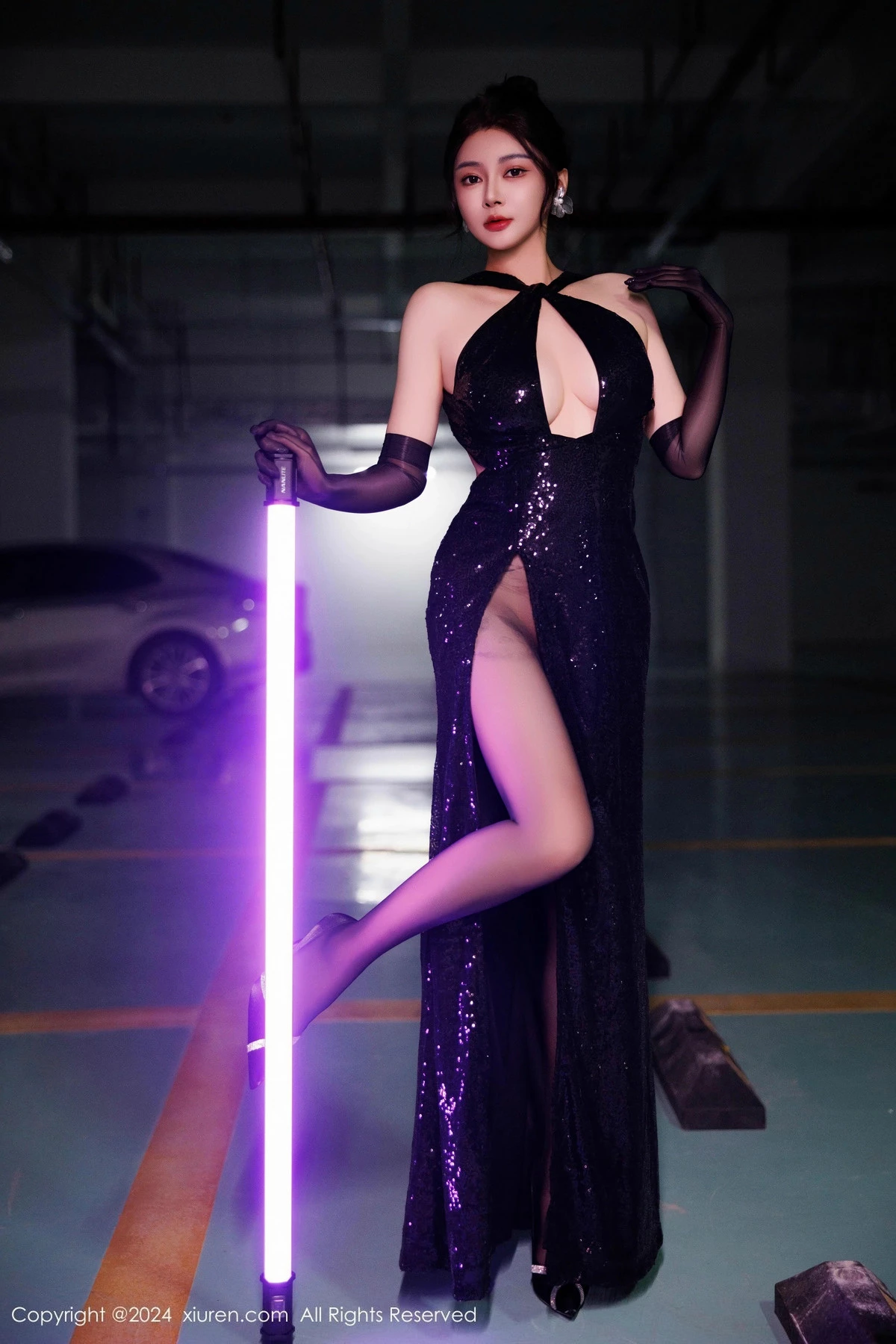 秀人集.com_[XiuRen秀人网]No.9512_模特凯竹Quinn性感黑色连衣裙配黑丝袜秀丰腴身材撩人诱惑写真82P