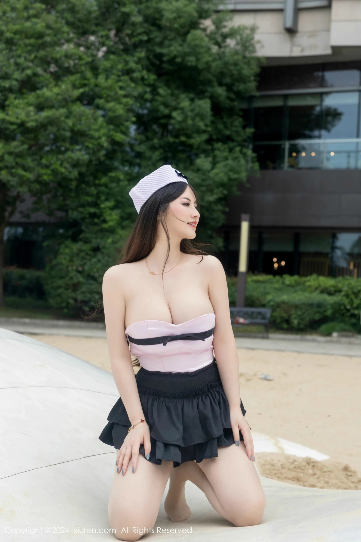 秀人集.com_[XiuRen秀人网]No.9527_模特诗诗kiki公园场景性感粉色护士服配肉丝袜秀丰腴身材诱惑写真78P