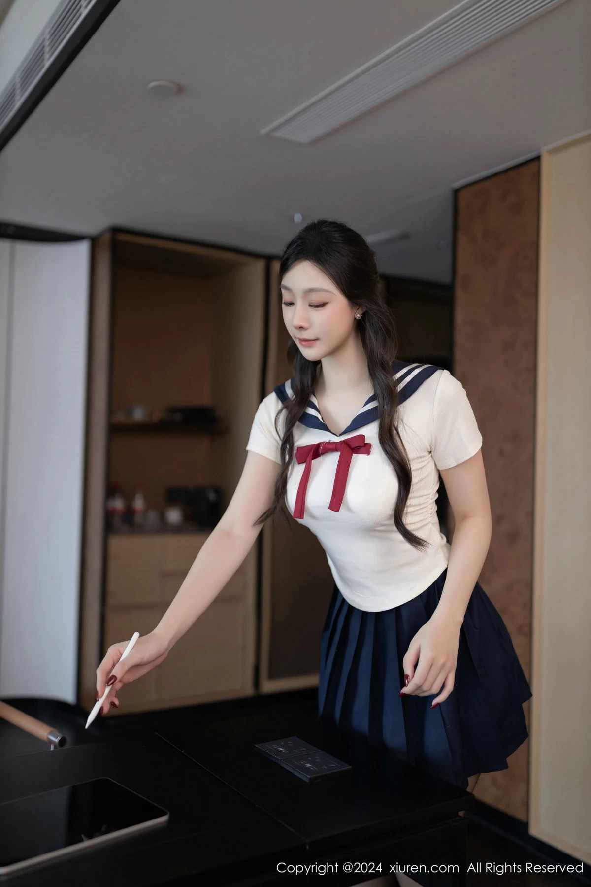 秀人集.com_[XiuRen秀人网]No.9530_模特小逗逗性感JK制服露白色内衣配超薄黑丝秀曼妙身姿诱惑写真80P