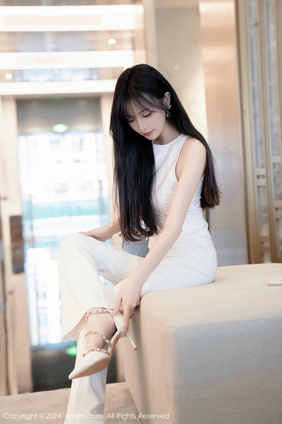 秀人集.com_[XiuRen秀人网]No.9528_模特林星阑性感白上衣配简约长裤露白色内衣秀曼妙身姿诱惑写真84P