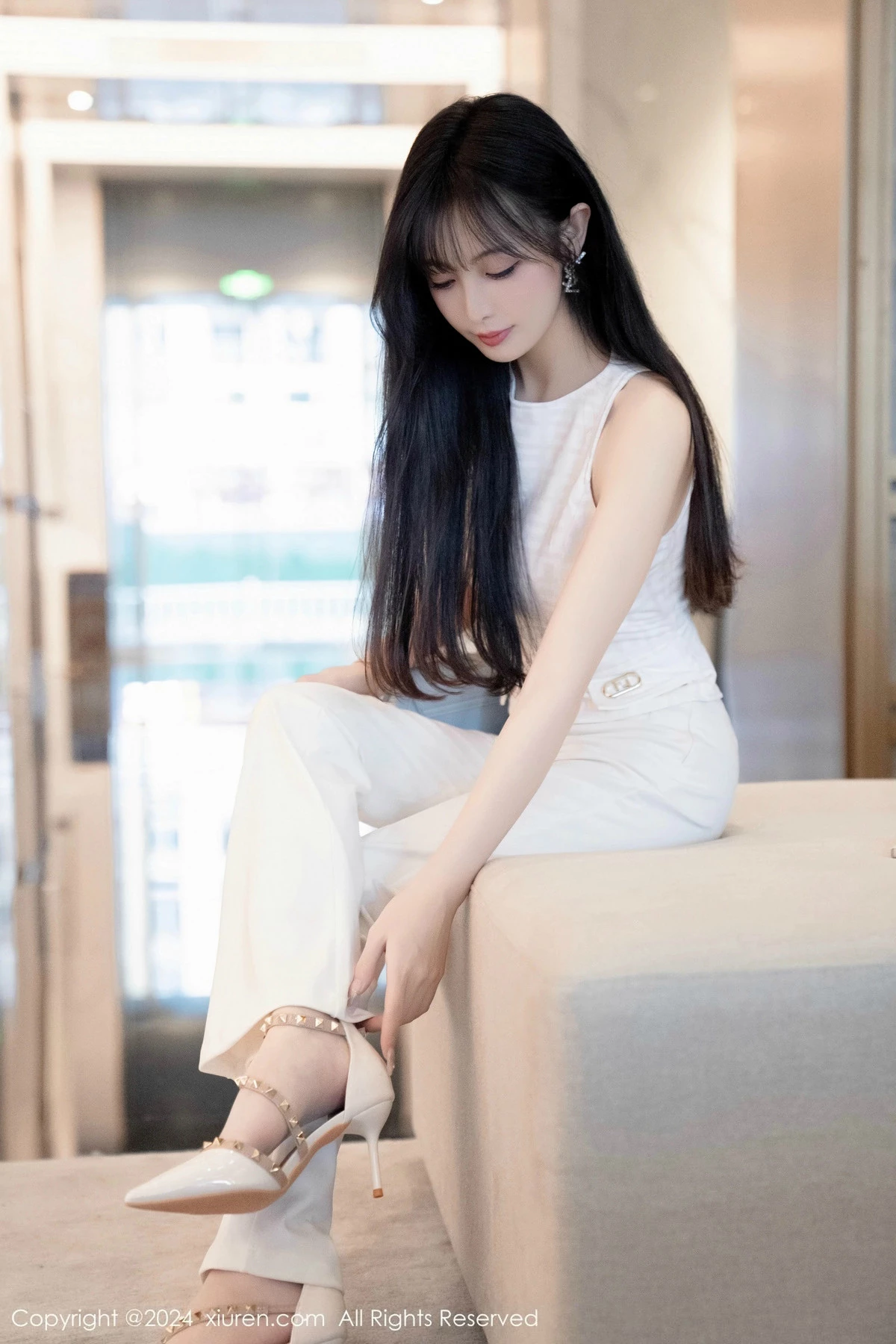 秀人集.com_[XiuRen秀人网]No.9528_模特林星阑性感白上衣配简约长裤露白色内衣秀曼妙身姿诱惑写真84P