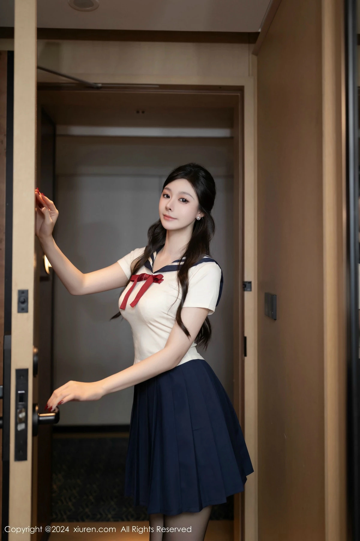 秀人集.com_[XiuRen秀人网]No.9530_模特小逗逗性感JK制服露白色内衣配超薄黑丝秀曼妙身姿诱惑写真80P