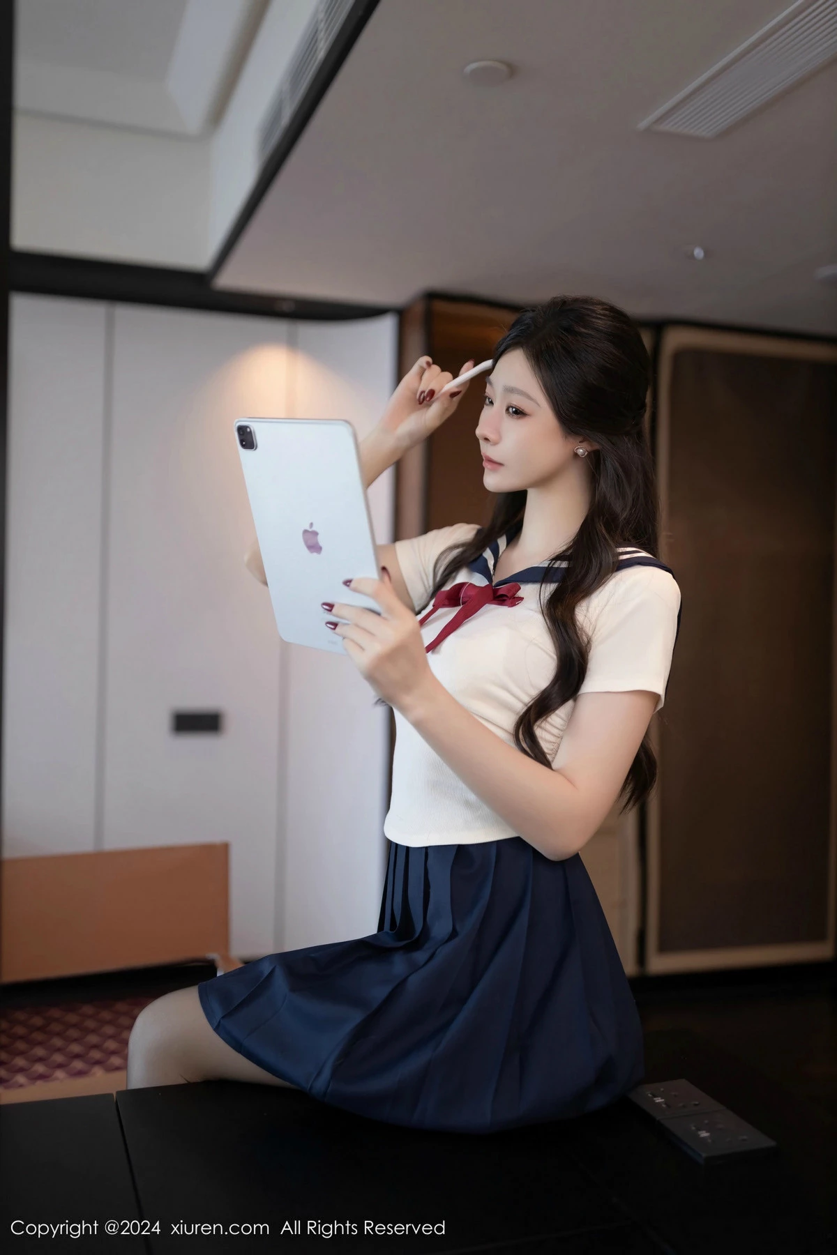 秀人集.com_[XiuRen秀人网]No.9530_模特小逗逗性感JK制服露白色内衣配超薄黑丝秀曼妙身姿诱惑写真80P