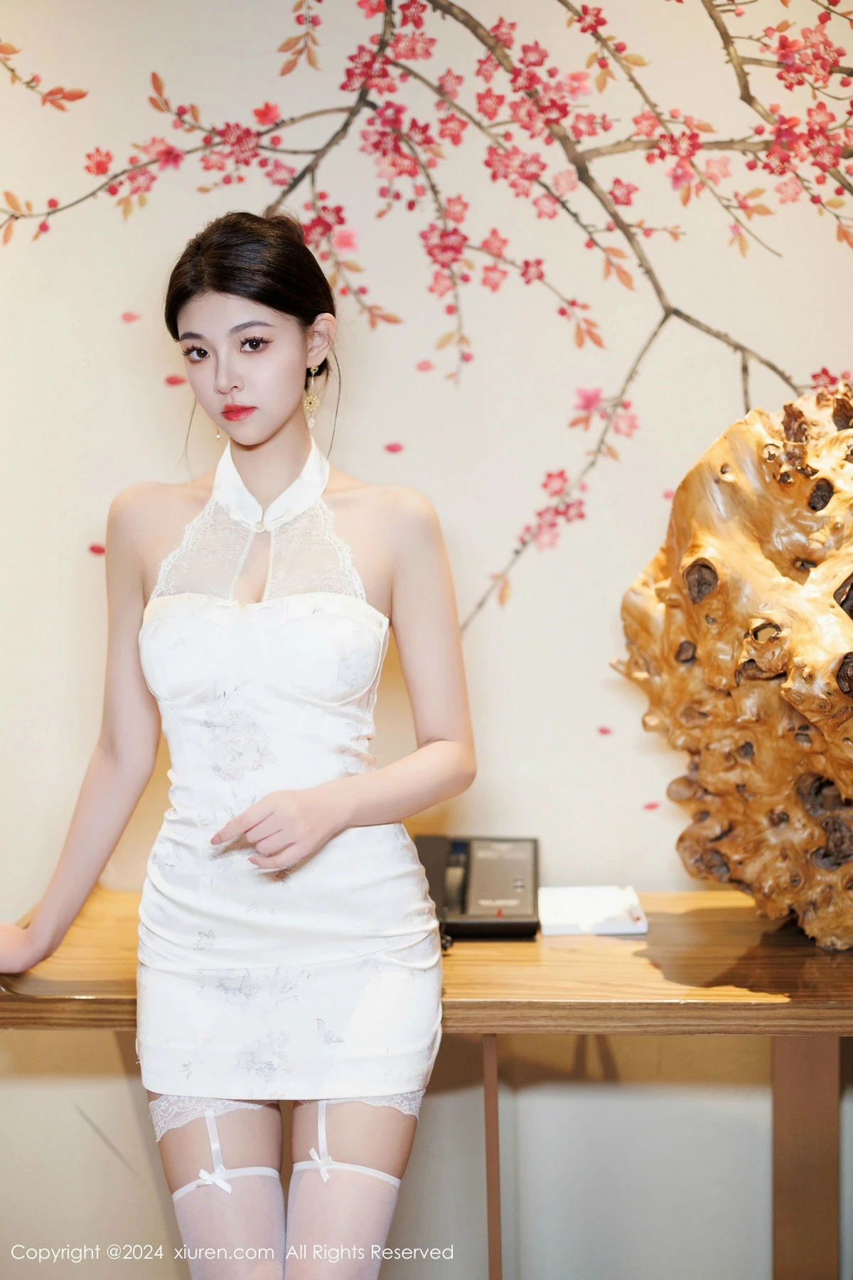 秀人集.com_[XiuRen秀人网]No.9548_模特初梦瑶性感白色连衣短裙露白色内衣配白丝吊袜秀美腿诱惑写真84P
