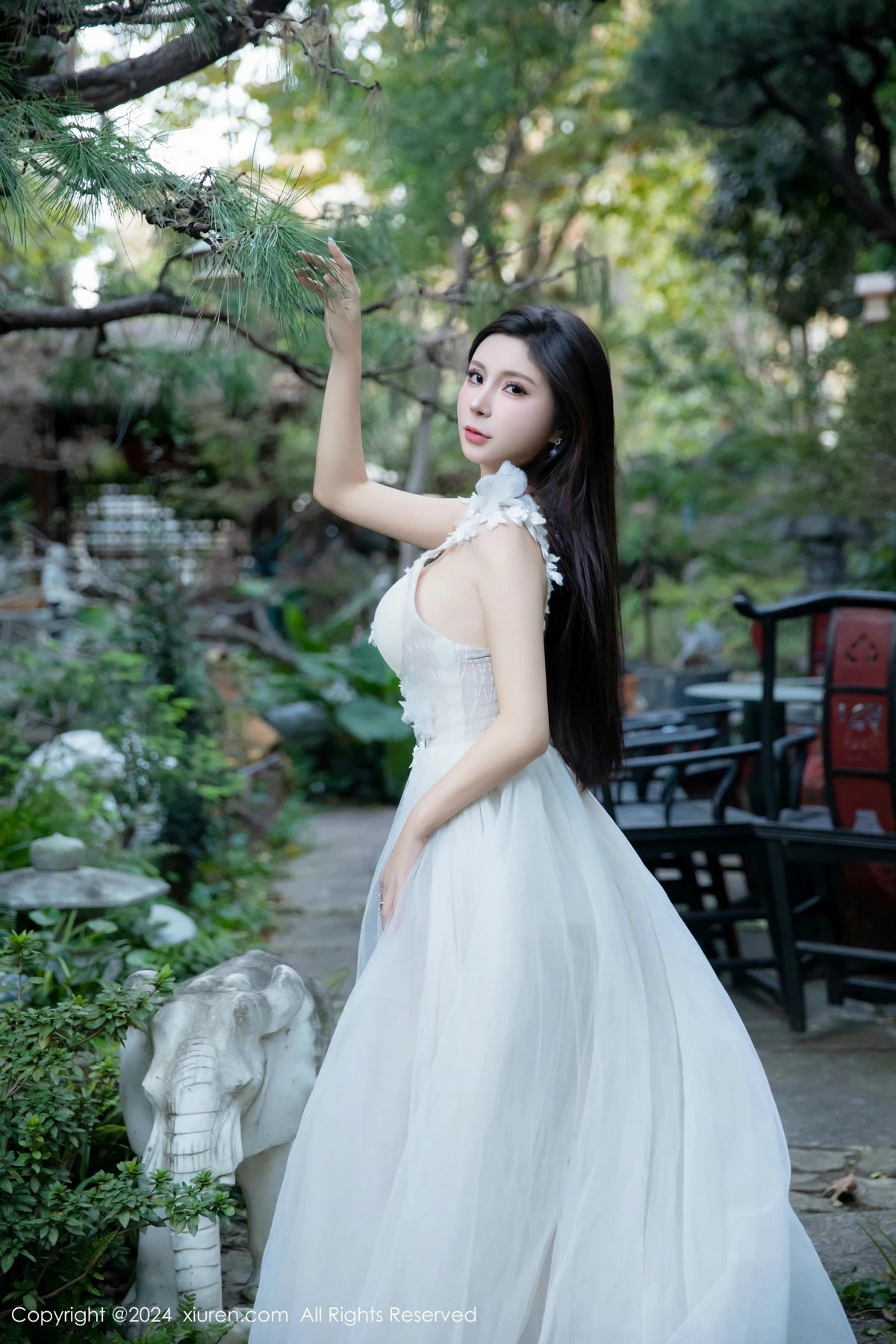 秀人集.com_[XiuRen秀人网]No.9552_模特小蛮妖Yummy性感白纱连衣裙配白丝袜秀完美身材诱惑写真75P