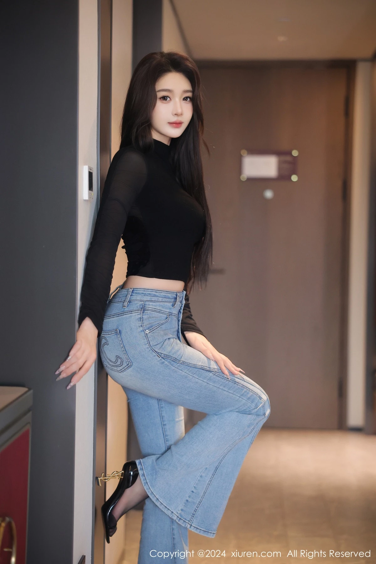 秀人集.com_[XiuRen秀人网]No.9555_模特Candy糖糖性感黑色上衣露黑色内衣配超薄黑丝极致魅惑写真76P