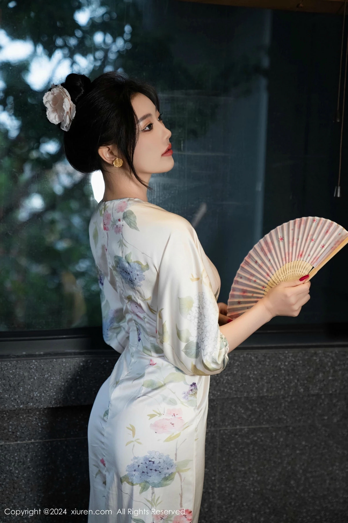 秀人集.com_[XiuRen秀人网]No.9470_女神杨晨晨Yome白色连衣裙+红色蕾丝情趣内衣秀丰腴身材诱惑写真99P