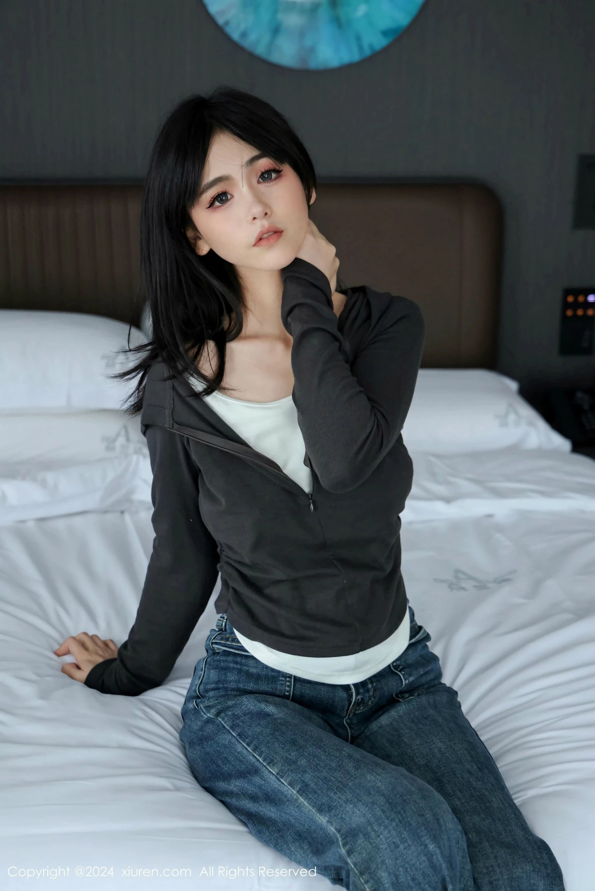 秀人集.com_[XiuRen秀人网]No.9464_新人模特奶芙乔乔蓝色牛仔裤+薄透连体黑丝秀凹凸身材诱惑写真67P