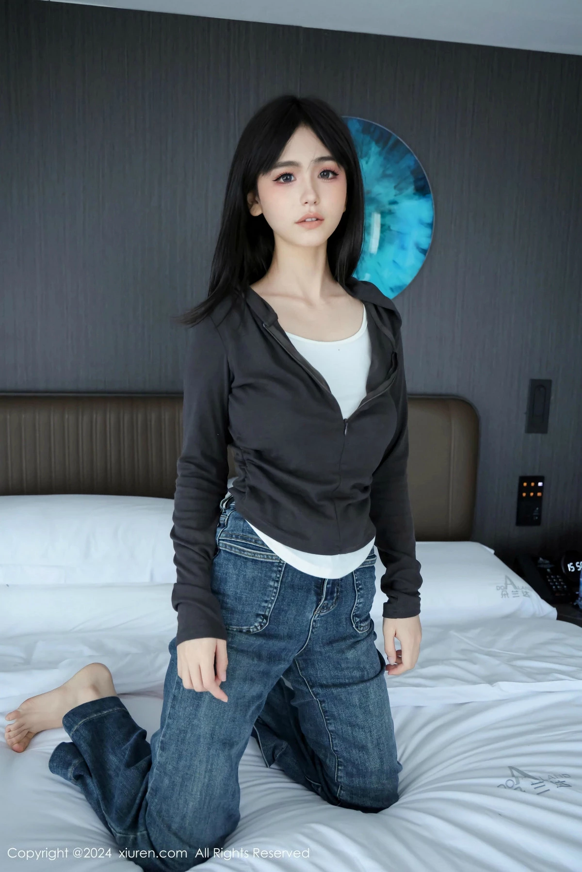 秀人集.com_[XiuRen秀人网]No.9464_新人模特奶芙乔乔蓝色牛仔裤+薄透连体黑丝秀凹凸身材诱惑写真67P