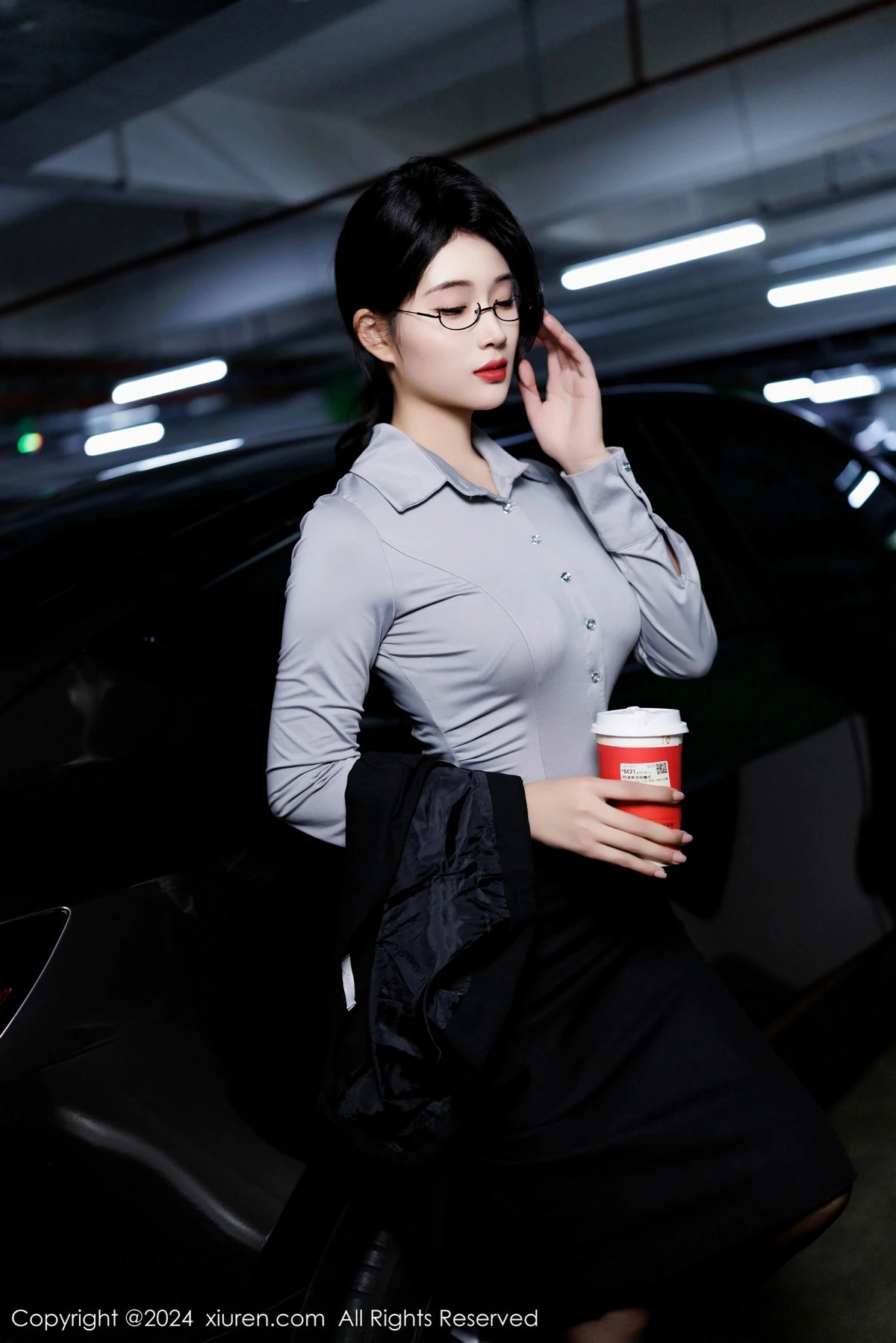 秀人集.com_[XiuRen秀人网]No.9567_新人模特南乔灰色OL服饰露性感内衣配黑丝吊袜秀美腿诱惑写真90P